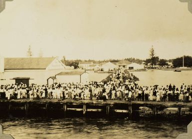 Crowds on the wharf at Nuku'alofa, 1928