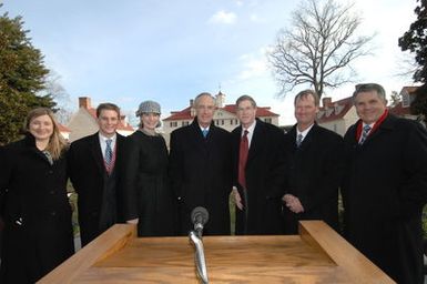 [Assignment: 48-DPA-01-12-09_SOI_K_Mt_Vernon] Visit of Secretary Dirk Kempthorne to Mount Vernon Estate and Gardens, Mount Vernon, Virginia, [for touring and announcement of the U.S. nomination of the George Washington home, along with the Papahanaumokuakea Marine National Monument in Hawaii, for inclusion on the United Nations Educational, Scientific, and Cultural Organization's (UNESCO's) World Heritage List. Joining Secretary Kempthorne for the announcement was James Rees, Executive Director of the Mount Vernon Estate and Gardens.] [48-DPA-01-12-09_SOI_K_Mt_Vernon_IOD_9488.JPG]