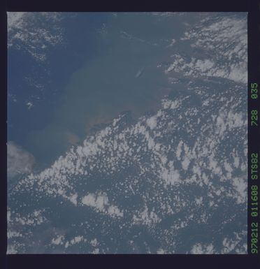 STS082-728-035 - STS-082 - Earth observations taken from shuttle orbiter Discovery during STS-82 mission