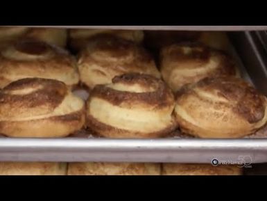 "Sticky Cinnamon Buns" by Wheeler Middle School | HIKI NŌ 515 | PBS HAWAIʻI