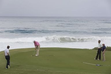 Barack Obama plays golf with Prime Minister Najib Razak, Joe Paulsen, and Mike Brush in Kaneohe Bay, Hawaii, December 24, 2014