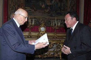 President Giorgio Napolitano with Mr. Falanichan Tung Tuala, new Ambassador of the Independent State of Samoa, during the presentation of the Letters of Credentials