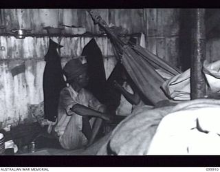 RABAUL, NEW BRITAIN, 1946-03-12. A FEDERAL INVESTIGATION COMMITTEE INSPECTED THE JAPANESE DESTROYER YUZUKI FOLLOWING OVERCROWDING ALLEGATIONS BY THE AUSTRALIAN PRESS. THE SHIP EMBARKED 1005 ..