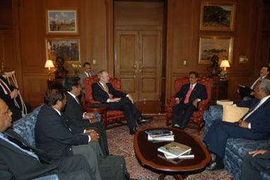 [Assignment: 48-DPA-02-25-08_SOI_K_Pres_Palau] Secretary Dirk Kempthorne [meeting at Main Interior] with government delegation from the Republic of Palau, [led by Palau President Tommy Remengesau. Secretary Kempthorne and President Remengesau discussed, among other subjects, the possibility of creating a National Heritage Area on the Palau island of Peleliu, along with the upcoming Review of the Palau-U.S. Compact of Free Association.] [48-DPA-02-25-08_SOI_K_Pres_Palau_IOD_1091.JPG]