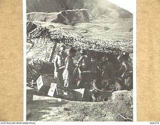 FINISTERRE RANGES, NEW GUINEA. 1944-01-23. PERSONNEL OF NO. 7 BATTERY 2/4TH FIELD REGIMENT POUNDING JAPANESE POSITIONS WITH 25 POUNDERS IN THE LAKES AREA