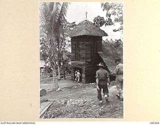 JACQUINOT BAY, NEW BRITAIN. 1945-04-08. SENATOR J.M. FRASER, ACTING MINISTER FOR THE ARMY, ACCOMPANIED BY LIEUTENANT GENERAL J. NORTHCOTT, CHIEF OF THE GENERAL STAFF, AND MR F.R. SINCLAIR, ..