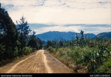 Mt Hagen - Baiyer Valley, 22 miles after Hagen - after descent