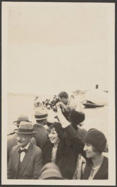 Passengers transferring from the Aorangi to Motuihe Island, February 1930