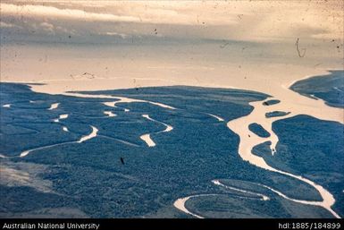 Goroka - Port Moresby - Gulley Beach, Monumonu