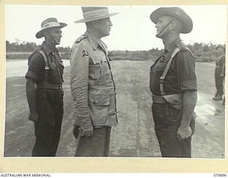 AITAPE, NEW GUINEA. 1945-03-23. LORD WAKEHURST, KCMG, GOVERNOR OF NEW SOUTH WALES, (2) SPEAKING WITH VX6406 CAPTAIN H.A. COULSTON, 2/8TH INFANTRY BATTALION, (3); DURING AN INSPECTION OF A GUARD OF ..