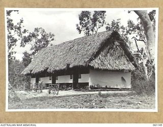 POM POM VALLEY, NEW GUINEA. 1943-12-03. HUT BUILT FOR THE COMMANDERS OF THE 18TH AUSTRALIAN INFANTRY BRIGADE
