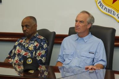 [Assignment: 48-DPA-SOI_K_Guam_6-6-7-07] Pacific Islands Tour: Visit of Secretary Dirk Kempthorne [and aides] to Guam, U.S. Territory [48-DPA-SOI_K_Guam_6-6-7-07__DI12204.JPG]