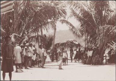 Bugotu people waiting for Dr. Welchman on beach at Mara-na-tabu, Solomon Islands, 1906 / J.W. Beattie