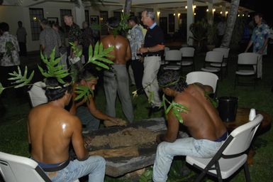 [Assignment: 48-DPA-SOI_K_Pohnpei_6-10-11-07] Pacific Islands Tour: Visit of Secretary Dirk Kempthorne [and aides] to Pohnpei Island, of the Federated States of Micronesia [48-DPA-SOI_K_Pohnpei_6-10-11-07__DI14107.JPG]