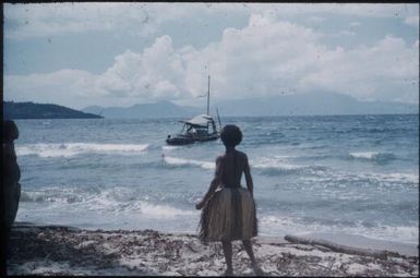 On the beach, departure of the boat : Bwalalea village, D'Entrecasteaux Islands, Papua New Guinea, 1956-1958 / Terence and Margaret Spencer