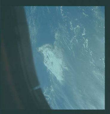 S01-09-094 - STS-001 - Earth observations taken during STS-1 mission