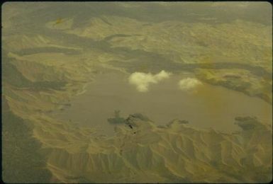 Volcanoes seen from the air (1) : Bougainville Island, Papua New Guinea, March 1971 / Terence and Margaret Spencer