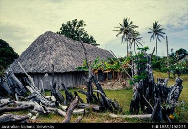 New Caledonia - Ouvéa - traditional thatched building