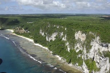 [Assignment: 48-DPA-SOI_K_Guam_6-6-7-07] Pacific Islands Tour: Visit of Secretary Dirk Kempthorne [and aides] to Guam, U.S. Territory [48-DPA-SOI_K_Guam_6-6-7-07__DI11571.JPG]