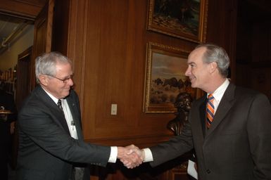 [Assignment: 48-DPA-02-05-08_SOI_K_Mori] Secretary Dirk Kempthorne [meeting at Main Interior] with delegation from the Federated States of Micronesia, led by Micronesia President Emanuel Mori [48-DPA-02-05-08_SOI_K_Mori_DOI_9630.JPG]