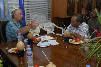 [Assignment: 48-DPA-SOI_K_Pohnpei_6-10-11-07] Pacific Islands Tour: Visit of Secretary Dirk Kempthorne [and aides] to Pohnpei Island, of the Federated States of Micronesia [48-DPA-SOI_K_Pohnpei_6-10-11-07__DI13756.JPG]