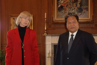 Visit of Marshall Islands President Kessai Note, right, to Department of Interior headquarters for discussions with Secretary Gale Norton on U.S. programs related to long-range impact of mid-20th Century nuclear testing in Marshall Islands vicinity