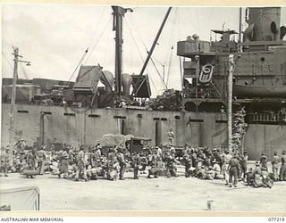 MADANG, NEW GUINEA. 1944-12-14. PERSONNEL OF C SQUADRON, 2/4TH ARMOURED REGIMENT EMBARKING ABOARD THE AMERICAN LIBERTY SHIP, "FRANCIS PARKMAN" FOR THE UNIT MOVE TO AITAPE