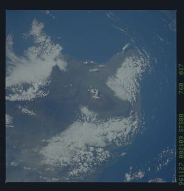 STS080-760-017 - STS-080 - Earth observations taken from Space Shuttle Columbia during STS-80 mission