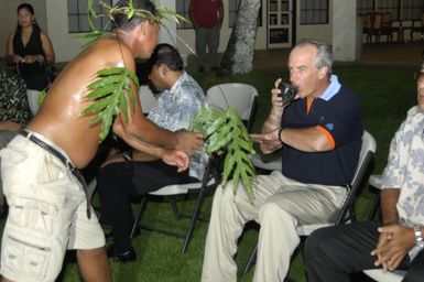[Assignment: 48-DPA-SOI_K_Pohnpei_6-10-11-07] Pacific Islands Tour: Visit of Secretary Dirk Kempthorne [and aides] to Pohnpei Island, of the Federated States of Micronesia [48-DPA-SOI_K_Pohnpei_6-10-11-07__DI14094.JPG]