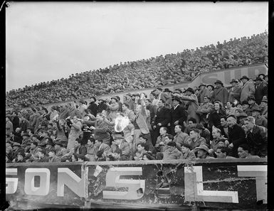 Crowd at Fijians vs. Maoris rugby match, Athletic Park, Wellington