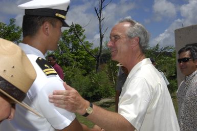 [Assignment: 48-DPA-SOI_K_Guam_6-6-7-07] Pacific Islands Tour: Visit of Secretary Dirk Kempthorne [and aides] to Guam, U.S. Territory [48-DPA-SOI_K_Guam_6-6-7-07__DI11461.JPG]