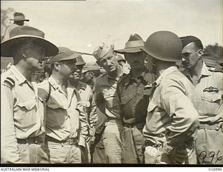 AITAPE, NORTH EAST NEW GUINEA. 1944-04-24. RAAF AND AMERICAN COMMANDERS CONFER ABOUT OPERATING AUSTRALIAN AND AMERICAN AIRCRAFT FROM THE TADJI AIRSTRIP BUILT BY ENGINEERS OF NO. 62 WORKS WING RAAF. ..