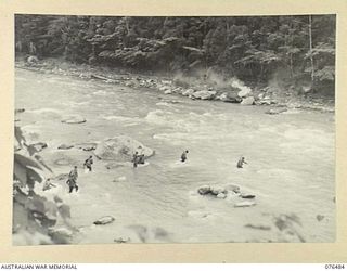 BUSU RIVER, NEW GUINEA. 1944-10-07. PERSONNEL OF THE 2/8 CAVALRY COMMANDO SQUADRON ADOPTING THE "BOUNCING" TECHNIQUE TO CROSS THE SWIFT FLOWING RIVER DURING THE ARMY-AIR CO-OPERATION EXERCISE WITH ..