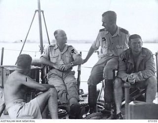 ALEXISHAFEN, NEW GUINEA. 14 MAY 1944. NX171 BRIGADIER A G TORR, DSO, COMMANDER ROYAL ENGINEERS (AIF), HEADQUARTERS NEW GUINEA FORCE (2), AMONG MEMBERS OF THE ROYAL AUSTRALIAN NAVY VOLUNTEER RESERVE ..