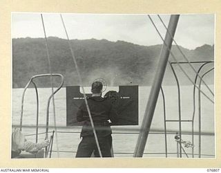 WIDE BAY, NEW BRITAIN. 1944-11-04. RAN RATING FIRING ON JAPANESE POSITIONS WITH AN OERLIKON GUN