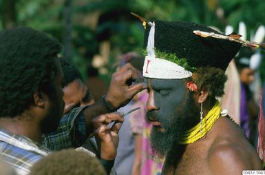 ["peruk, ansiktsmålning, man, porträtt, huvudbonad, fotografi, photograph"]