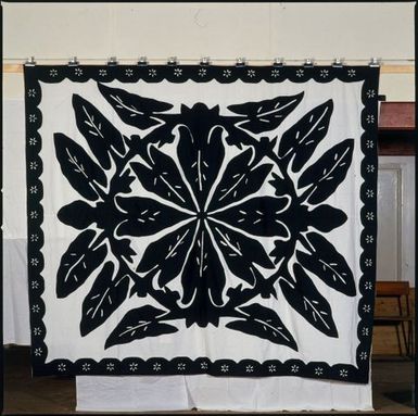 Tivavae, kape (taro leaves) pattern