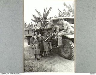 NEW GUINEA, 1942-08-03. A.I.F. TROOPS FROM THE MIDDLE EAST NOW IN NEW GUINEA SOON MAKE FRIENDS WITH THE NATIVES WHO THEY CONSIDER ARE A FINE TYPE AND MUCH SUPERIOR TO SOME OF THE ARAB TRIBES