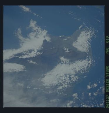 STS080-760-019 - STS-080 - Earth observations taken from Space Shuttle Columbia during STS-80 mission