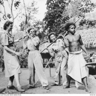 NEW GUINEA. 1943-11-17. A VILLAGE CHIEF NAMED KAPI SHOWS HOW TO THROW A NATIVE SPEAR, TO MEMBERS OF THE AUSTRALIAN ARMY MEDICAL WOMEN'S SERVICE (AAMWS), PAM BUSHELL OF DARLING POINT, NSW (1), DELL ..