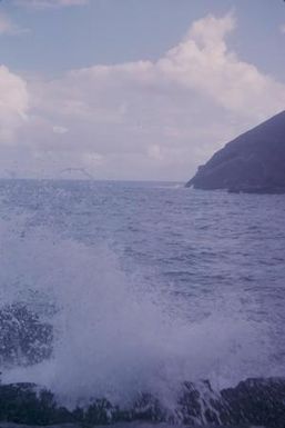 [Landscape view of ocean spray on rocks at Wiliwilinui Ridge, United States]