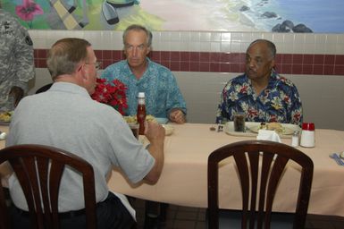 [Assignment: 48-DPA-SOI_K_Kwajalein_6-11-07] Pacific Islands Tour: Visit of Secretary Dirk Kempthorne [and aides] to Kwajalein Atoll, of the Republic of Marshall Islands [48-DPA-SOI_K_Kwajalein_6-11-07__DI14270.JPG]