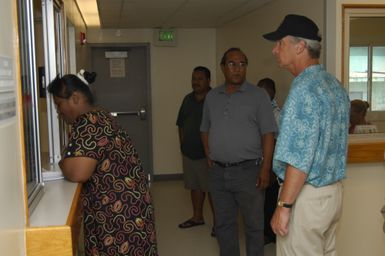 [Assignment: 48-DPA-SOI_K_Kwajalein_6-11-07] Pacific Islands Tour: Visit of Secretary Dirk Kempthorne [and aides] to Kwajalein Atoll, of the Republic of Marshall Islands [48-DPA-SOI_K_Kwajalein_6-11-07__DI14324.JPG]