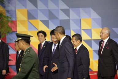 Barack Obama joins Asia Pacific Economic Cooperation Summit leaders for a photo in Manila, Philippines, November 19, 2015