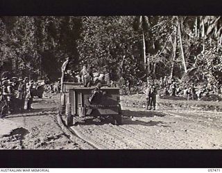 FINSCHHAFEN, NEW GUINEA. 1943-09-22. AN ARTILLERY PIECE OF THE FINSCHHAFEN FORCE JUST LANDED ON THE BEACHHEAD, BEING TOWED INTO POSITION