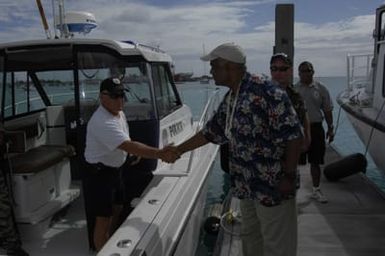 [Assignment: 48-DPA-SOI_K_Kwajalein_6-11-07] Pacific Islands Tour: Visit of Secretary Dirk Kempthorne [and aides] to Kwajalein Atoll, of the Republic of Marshall Islands [48-DPA-SOI_K_Kwajalein_6-11-07__DI14397.JPG]