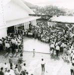 Inauguration of the Tahitian church of Noumea : the crowd at the entrance of the church