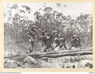 HERBERTON, QUEENSLAND. 1945-03-08. 2/122 BRIGADE WORKSHOP TROOPS PARTICIPATING IN THE "MAD MILE" DURING THE GENERAL OFFICER COMMANDING 9 DIVISION GOLD MEDAL COMPETITION AT THE HERBERTON RIFLE ..