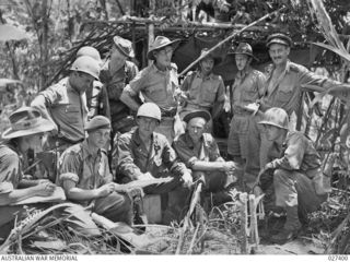 WANIGELA, NEW GUINEA. 1942-10. OPERATIONS GROUP CONFERENCE BY BRIGADIER-GENERAL J. HANTON MACNIDER, COMMANDING GENERAL OF INFANTRY, 32 U.S. DIVISION, AT WHICH HE ISSUED ORDERS TO HIS TROOPS AND TO ..