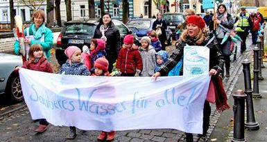 ["COP23 UN Climate Change Conference in Bonn – Children’s Protest Song against Water Pollution"]